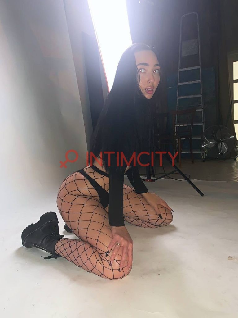 Эскортница Крис Интимсити