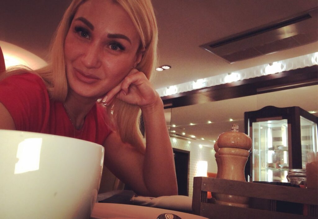 Элитная проститутка Лия IntimCity